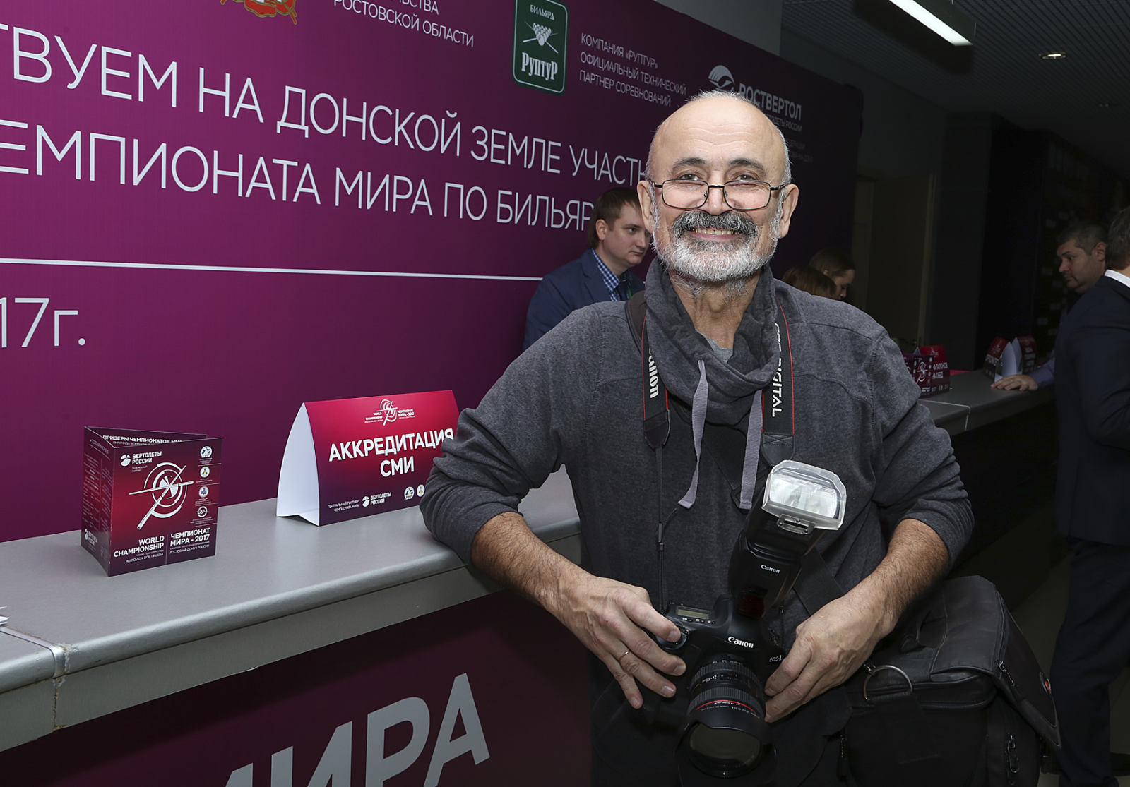 Фотосессия. Владимир Изусов с фотоаппаратом Canon 1D